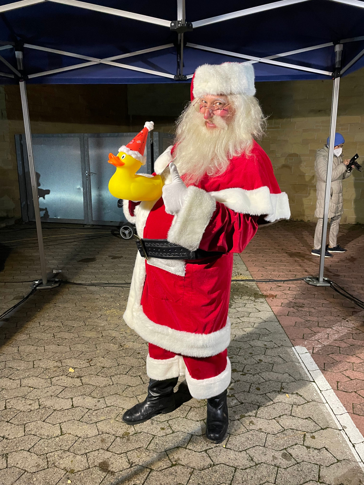 Der singende Weihnachtsmann besucht Salina